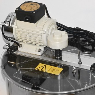 Mellarius OptiLine 3 keretes mézpergető tartállyal, 230V-os P40 elektromos meghajtással