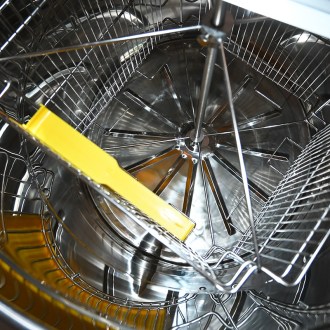 Mellarius MaxiLine 4 keretes tangenciális mézpergető 230V-os elektromos meghajtással P64