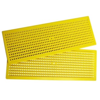 Műanyag anyarács széles 408x148 mm, lyukátmérő 4,8 mm